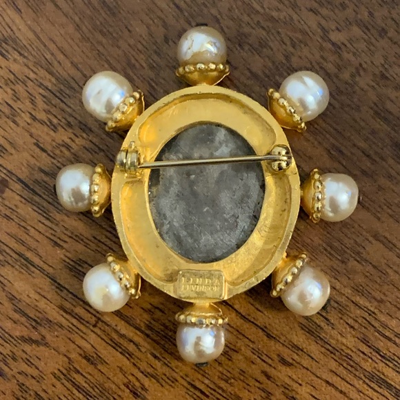 Vintage Linda Levinson Roman Coin Pearl Brooch - Picture 2 of 10